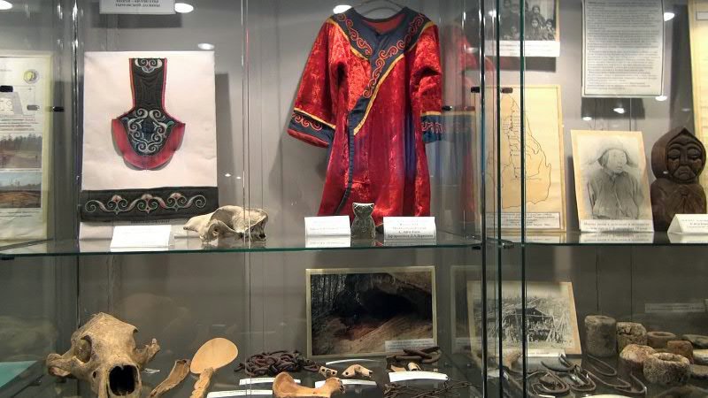 Экспозиции: Фрагмент экспозиции, посвящённый быту коренных малых народов Севера нивхов
