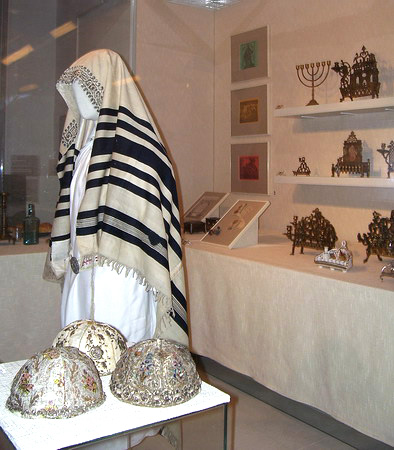 Экспозиции: На экспозиции История и культура еврейского народа
