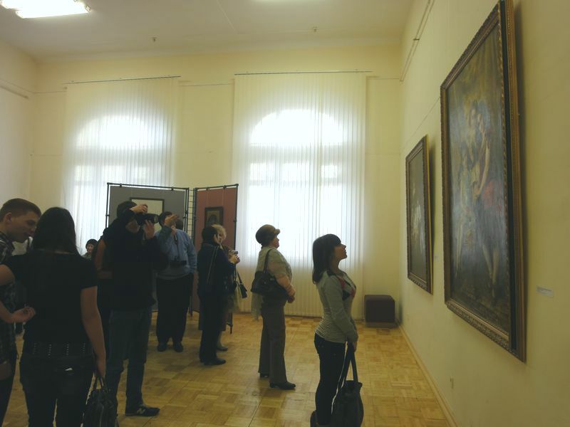 Экспозиции: Вернисаж выставки Художники Маковские в Рыбинском музее. 2012.
