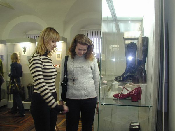 Экспозиции: Всюду-всюду мы вдвоем… выставка обуви в Рязанском кремле
