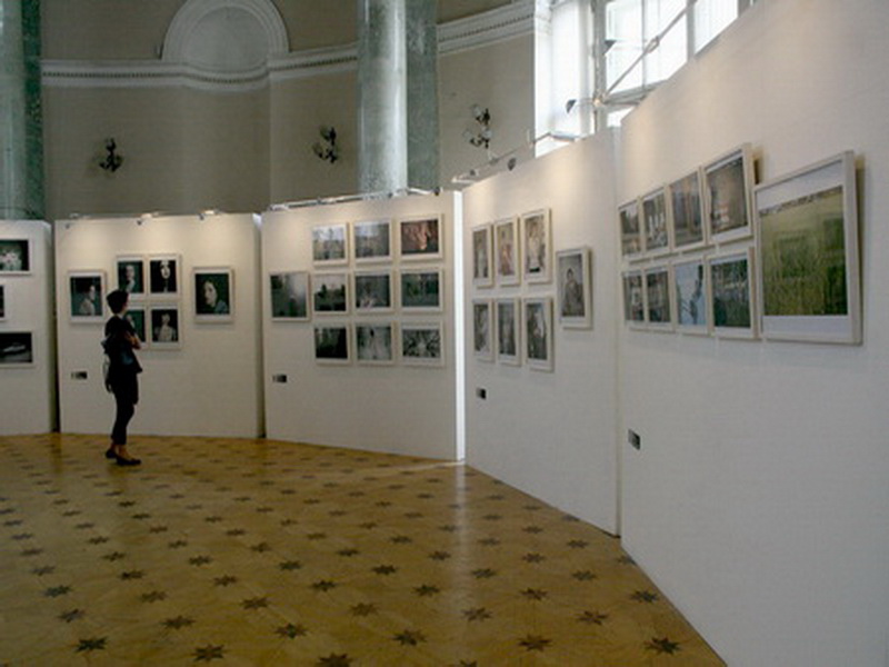 Экспозиции: Молодая Фотография/2009
