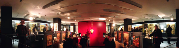 Экспозиции: Залы музея кафедрального Собора Франкфурта, где разместился один из разделов выставки
