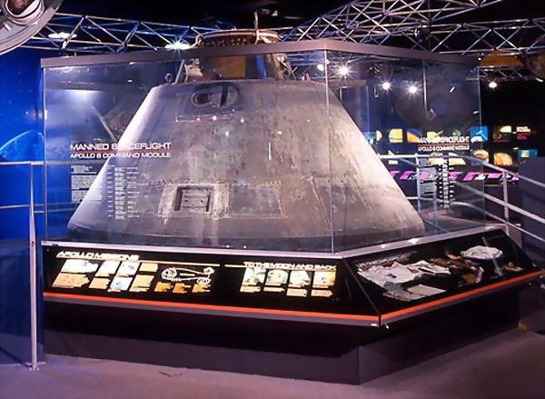 Экспозиции: Командный модуль Аполлона-8. Музей науки и промышленности, Чикаго
