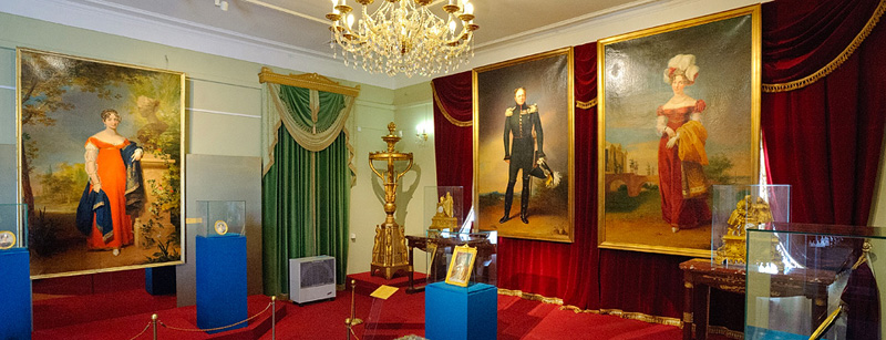 Экспозиции: Портреты династиии Романовых в Дворцовом павильоне 1825 года
