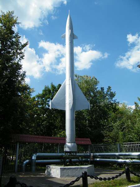 Экспозиции: Ракета первой зенитной ракетной системы С-25
