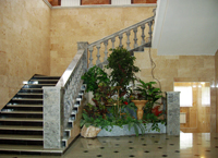 Экспозиции: Лестница на второй этаж
