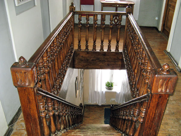 Экспозиции: Лестница в Доме-музее А.Л. Дурова.
