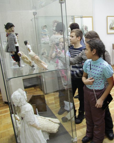 Экспозиции: «Удивительный мир старинных кукол»
