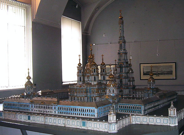 Экспозиции: Модель собора Смольного монастыря
