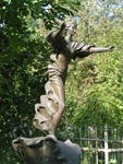 Скульптура Бегущая по волнам над могилой А.С. Грина
