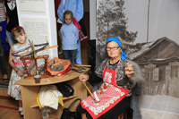 Выставка пуховых платков мастериц из родного села В.С. Черномырдина
