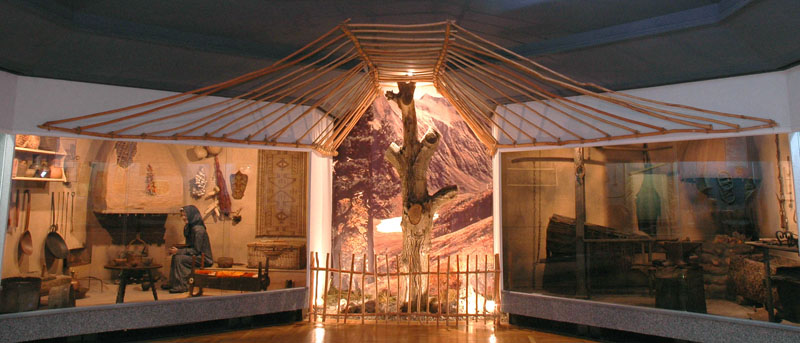 Экспозиции: Зал экспозиции Культура и быт адыгов в конце XVIII - начале XIX вв.

