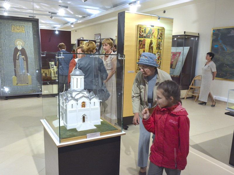 Экспозиции: Выставка И свеча не угасла.... Сергиево-Посадский музей-заповедник
