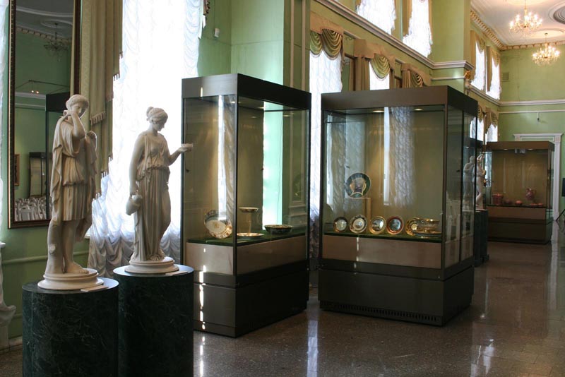 Экспозиции: Парадный зал Врубелевского корпуса музея
