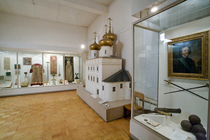 Экспозиции: Фрагмент экспозиции. В центре – макет Спасо-Преображенского собора
