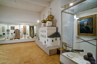 Фрагмент экспозиции. В центре – макет Спасо-Преображенского собора
