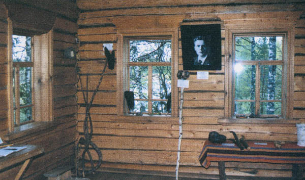 Экспозиции: Домик Яшина на Бобришном угоре (вид изнутри).
