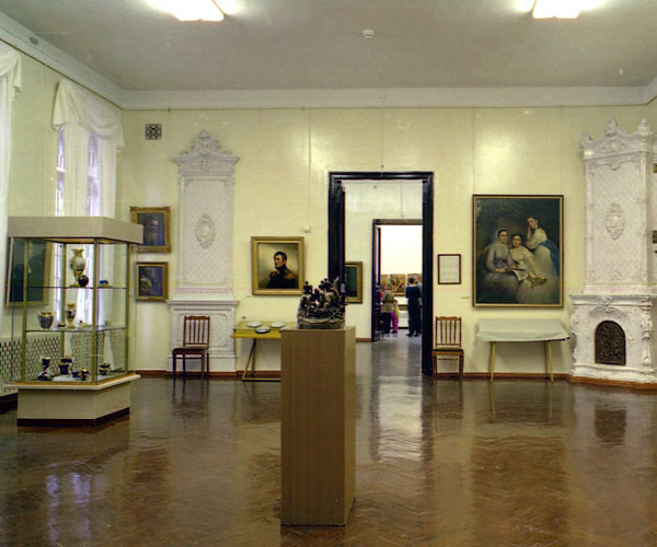 Экспозиции: Белокаменный зал. Государственный музей изобразительных искусств Республики Татарстан
