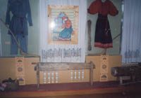 Фрагмент выставки Вологодский лён, орудия труда для обработки льна
