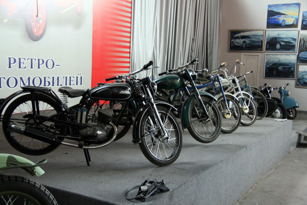 Экспозиции: Ряд мотоциклов

