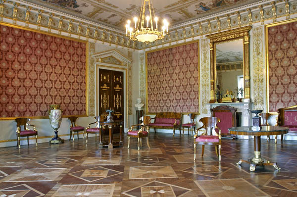 Экспозиции: Зал Елагиноосторвского дворца.
