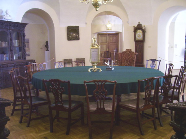 Экспозиции: Так выглядел конференц-зал Российской Академии наук в XVIII веке
