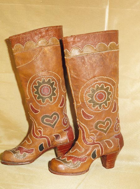 Экспозиции: Старинная татарская национальная обувь. Читек.
