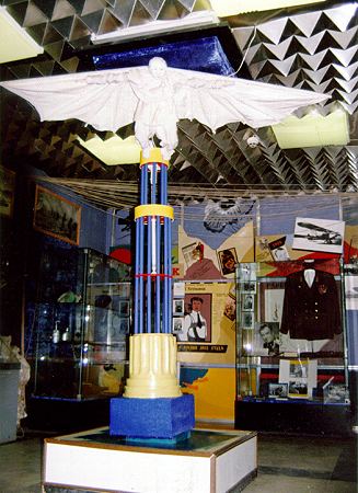 Экспозиции: Зал истории парашюта
