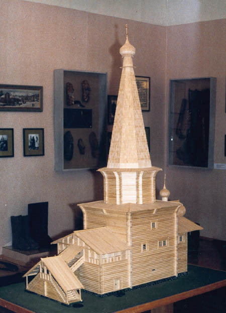 Экспозиции: Макет Георгиевской церкви на Поце (в экспозиции).
