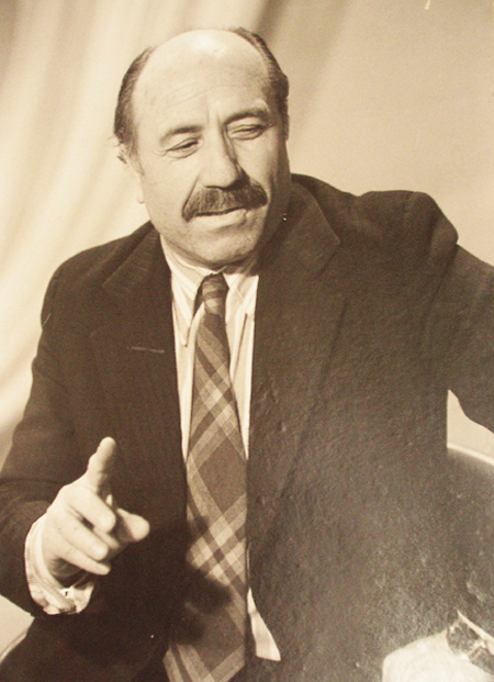 Экспозиции: Кайсын Кулиев. 1983 г.
