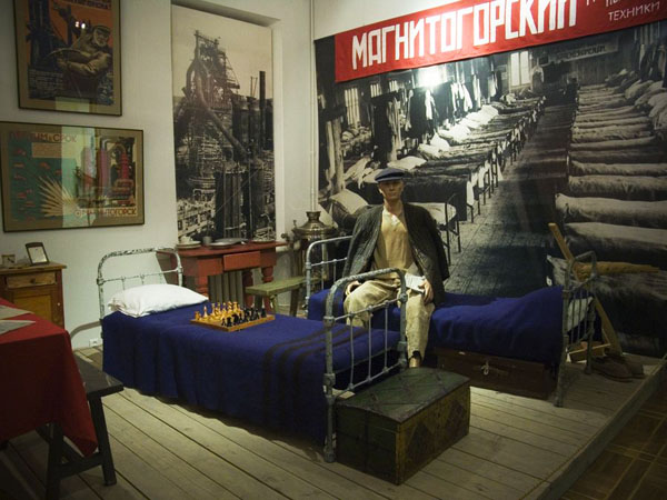 Экспозиции: Интерьер барака строителей Магнитогорского металлургического комбината. 1930-е гг.

