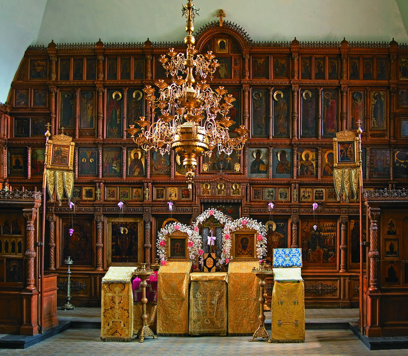 Экспозиции: Покровская старообрядческая церковь. Центральный иконостас
