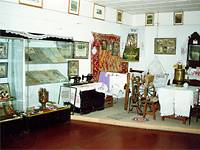 Выставочный зал с комнатой 30-40ых годов XXвека. 1995г.

