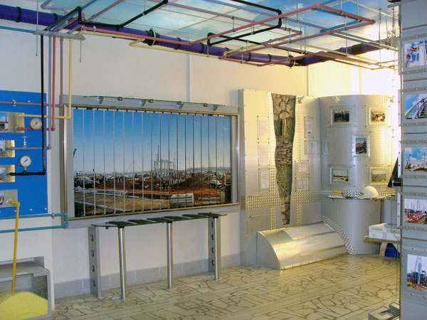 Экспозиции: Зал  Нефтеперерабатывающий завод
