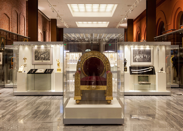 Экспозиции: Тронное кресло императора Александра I
