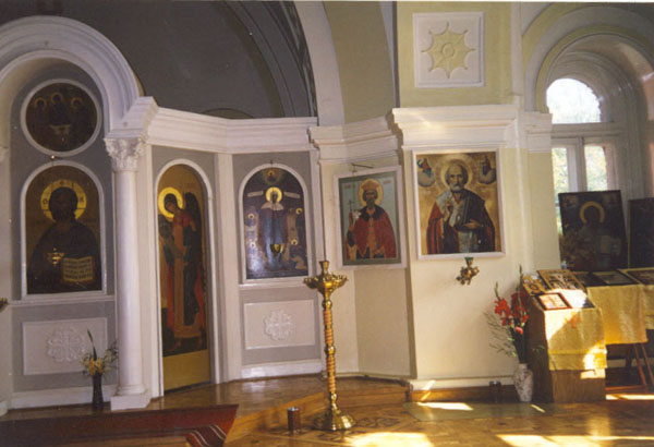 Экспозиции: Интерьер больничного храма. Восстановлен 1994 г.
