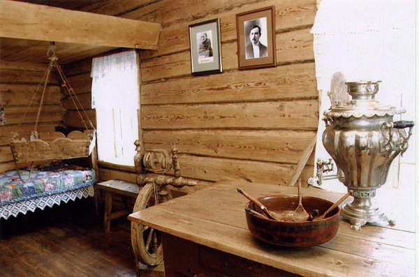 Экспозиции: Интрерьер дома-музея А.В. Ширяевца
