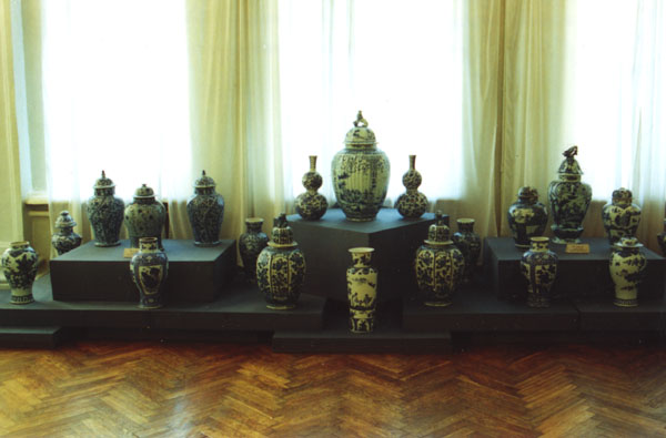 Экспозиции: Декоративные вазы. Китай, Дельфт, XVIII - XIX вв.
