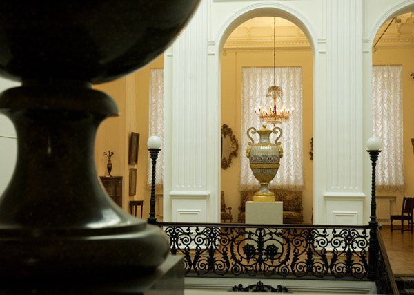 Экспозиции: Вид с лестницы в историческом корпусе
