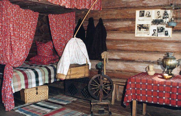 Экспозиции: Историко-бытовая экспозиция дома-музея В.И.Чапаева
