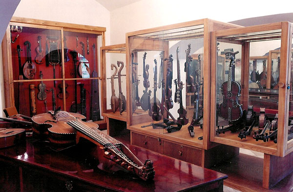 Экспозиции: Зал скрипично-смычковых инструментов
