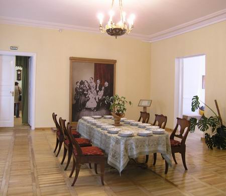 Экспозиции: Новая экспозиция Дома-музея П.И.Чайковского в Алапаевске. Столовая
