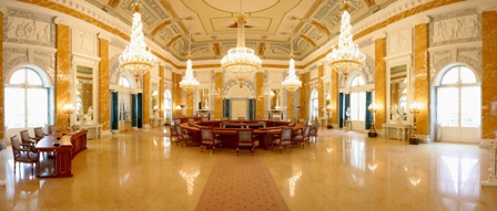 Экспозиции: Константиновский дворец.  Мраморный зал
