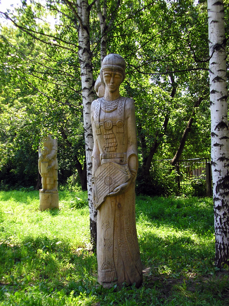 Экспозиции: Сквер деревянных скульптур
