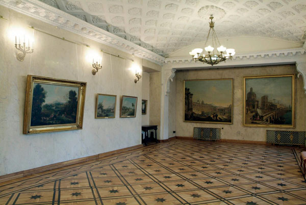 Экспозиции: Экспозиция итальянского искусства в Гербовом зале дворца
