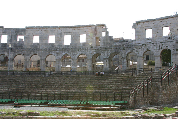 Экспозиции: Колизей в Риме? Аrena в Пуле
