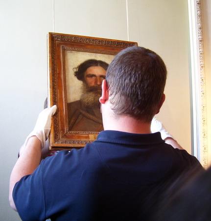 Экспозиции: Картина И. Н. Крамского Портрет крестьянина занимает свое место в экспозиции Русского музея. 18 мая 2006 года
