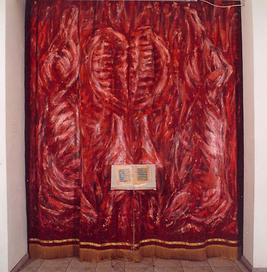 Экспозиции: Фрагмент инсталляции Юрия Шабельникова Мистерия-beef, 2001
