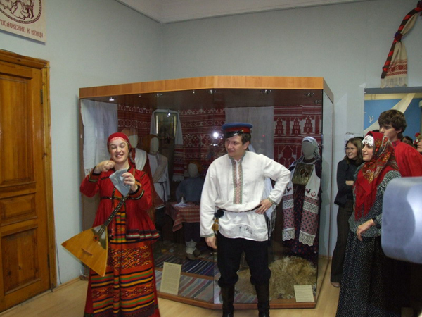 Экспозиции: Выставка Русская свадьба в Саратовском музее краеведения
