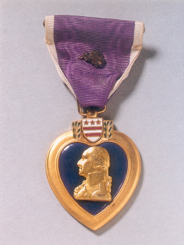 Экспозиции: Медаль Пурпурное сердце с четырьмя дубовыми листьями
